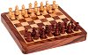 Магнитен дървен шах - игра